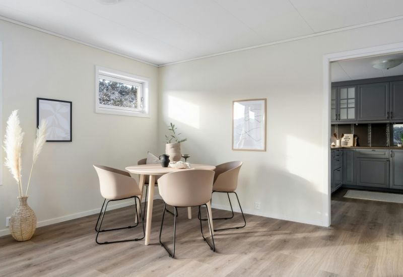 Comedores Pequeños con Gran Estilo: La Magia de las Sillas de Bar y las Mesas Altas